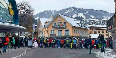 Ansturm auf Skigebiete: Mega-Stau vor Gondelbahn