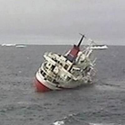 Kreuzfahrtschiff rammt Eisberg