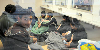 17 Flüchtlinge in Kühl-Laster