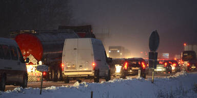 Schnee-Chaos rund um Wien