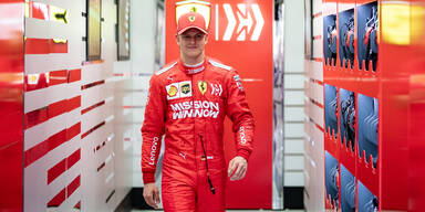 Im April 2019 trug der Junior-Schumacher beim Test in Bahrain bereits den berühmten Ferrari-Overall