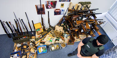 Zoll findet 700 Waffen in Einfamilienhaus