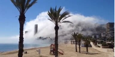 Mysteriöser Nebel am Strand