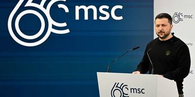 Selenskyj hält eine Rede bei der Sicherheitskonferenz in München