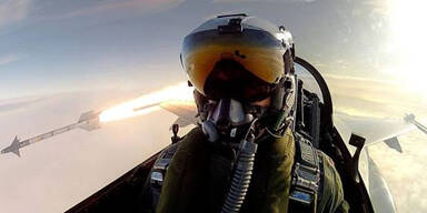 Irres Selfie: Kampfjet- Pilot feuert Rakete ab