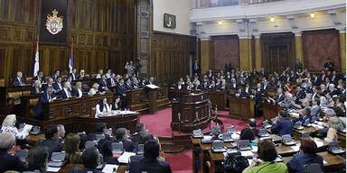 Neue Regierung Serbiens im Parlament bestätigt