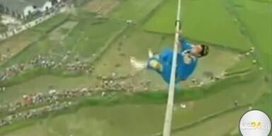 Artist stürzt in 100m Höhe von Seil