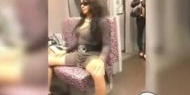 Brasilianerin strippt in der Berliner U-Bahn