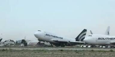 Starker Wind lässt Boeing 747 abheben