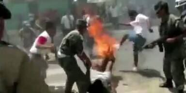 Peru: Soldat fängt bei Militärparade Feuer