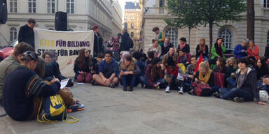Schüler:  Sitzstreik gegen das Sparpaket