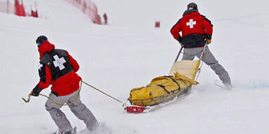 Skifahrerin rast gegen Pistenbegrenzung