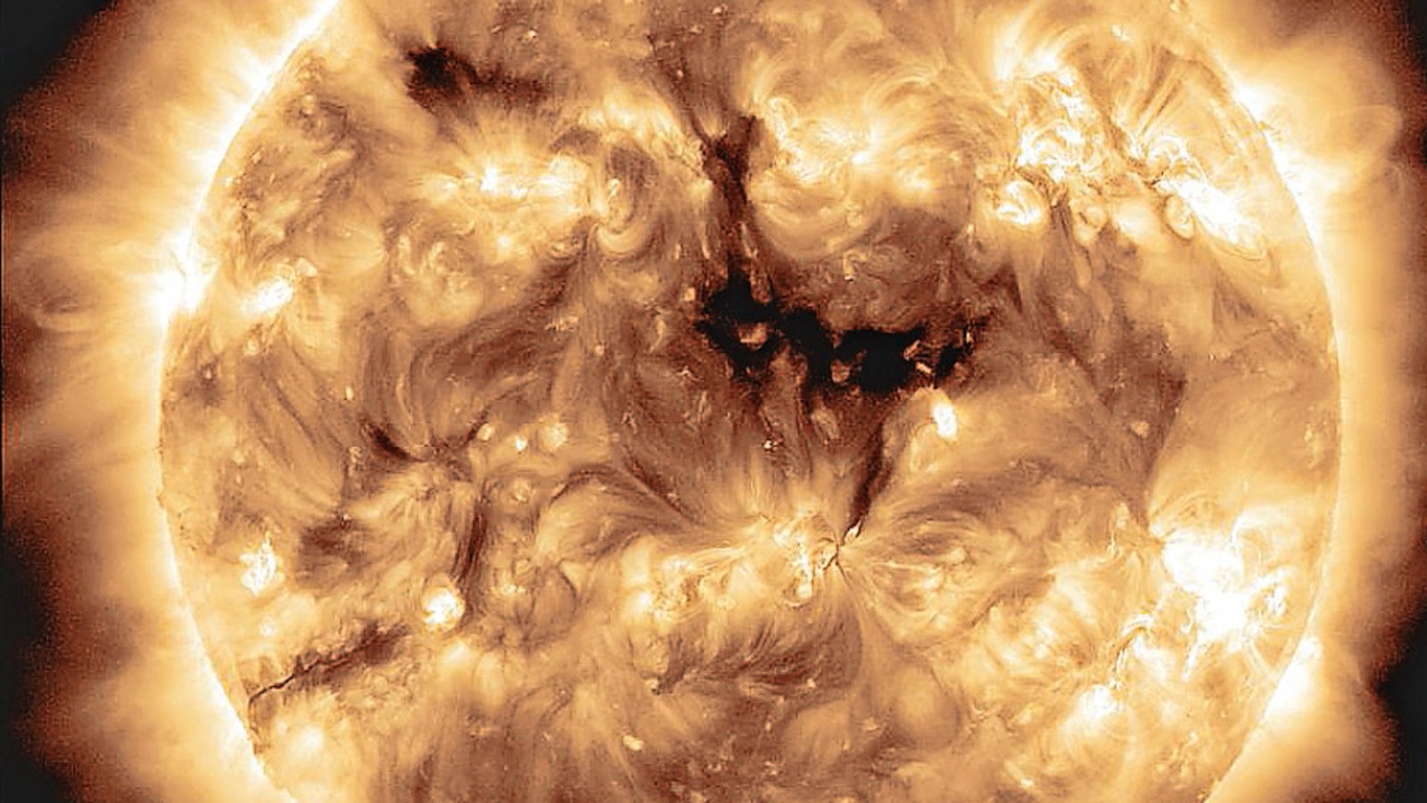 Loch in Sonne 20 Mal größer als die Erde oe24.at