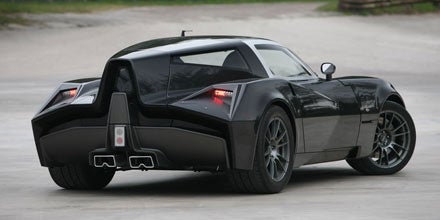 Schneller Roadster im Tiefflieger-Design