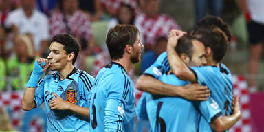 Spanien zittert sich ins Viertelfinale