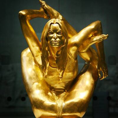 Goldene Kate Moss im British Museum enthüllt