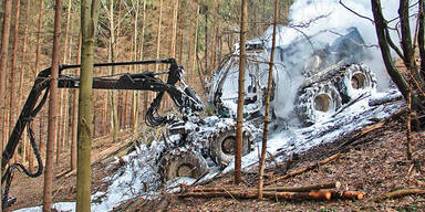 400.000 Euro teures Forstfahrzeug abgebrannt
