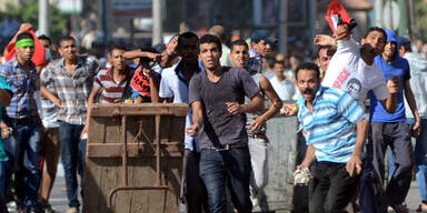 Tote bei Straßenschlachten - Mursi in U-Haft