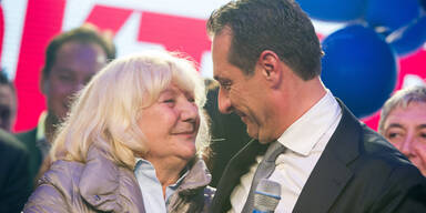 FP-Boss Strache feierte mit seiner Mama