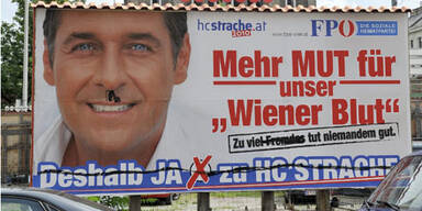Straches Skandal-Plakate beschmiert