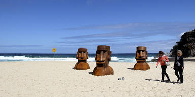 Skurrile Skulpturen am Strand von Sydney
