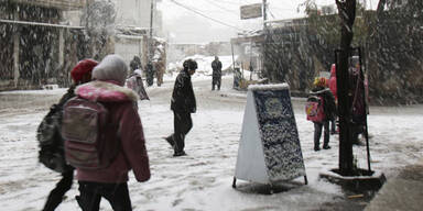 Schneesturm bringt syrische Flüchtlinge in Not