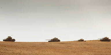 Türkei verlegt Panzer an Syrien-Grenze