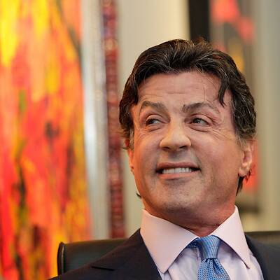 Sylvester Stallone präsentiert Gemälde