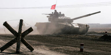 Ost-Ukraine: Separatisten ziehen Panzer ab