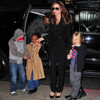 Angelina Jolie mit 2 Töchtern & 1 Hai im Kino