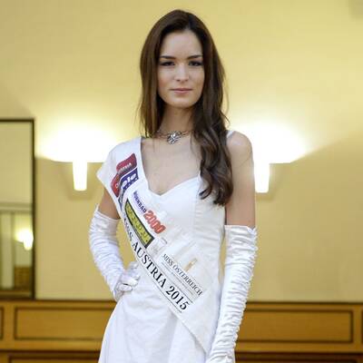 Miss Austria zeigt ihr Kleid