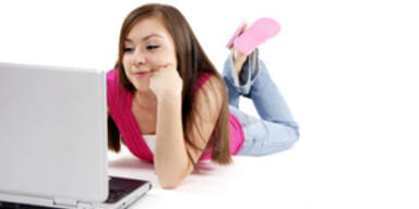 teen-with-laptop