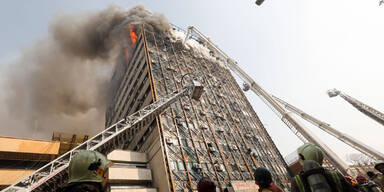 Wolkenkratzer eingestürzt - 30 Feuerwehrmänner tot