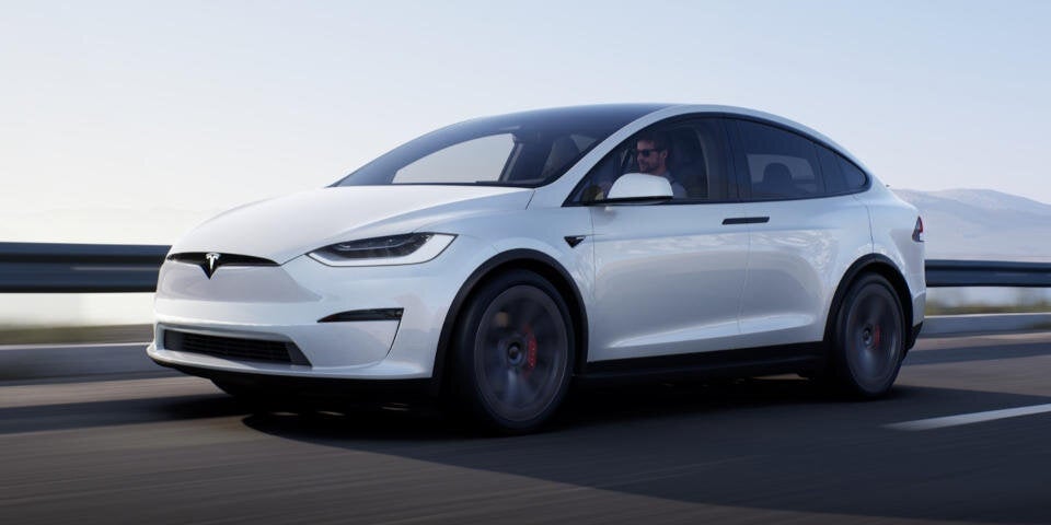 Model S/X: Bis zu 1.100 PS, 840 km Reichweite & KITT-Lenkrad