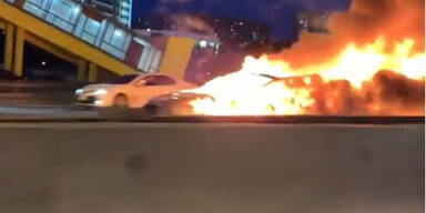Video: Tesla Model 3 explodierte nach Crash