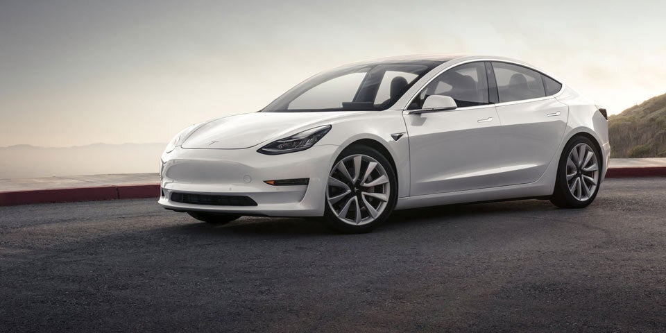 Tesla schickt das Model 3 ins Rennen