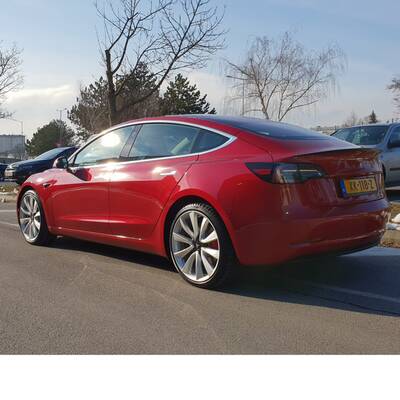 Tesla Model 3 jetzt noch sportlicher - oe24.at