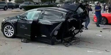 Horror-Crash: Tesla Model X in zwei Teile gerissen