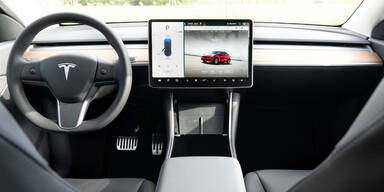 Tesla Model Y: Baute "Autopilot" einen Unfall?
