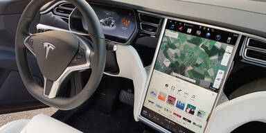 Behörde prüft Fehlfunktion von Tesla-Touchscreen
