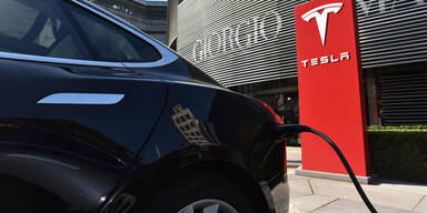 Tesla bringt wegen Model 3 kleinere "Supercharger"