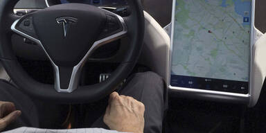 Tesla gibt weitere "Autopilot"-Unfälle zu