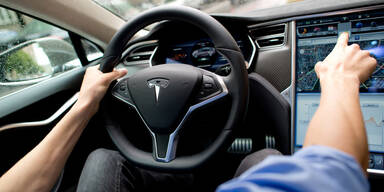 Tesla-Auto nicht schuld an tödlichem Unfall