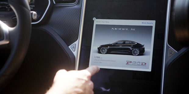 Tesla Model S & Model X lenken jetzt selbst