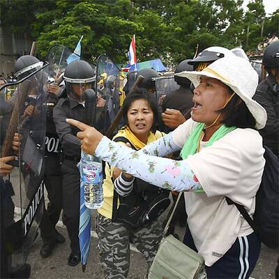 Polizei prügelt Demos nieder