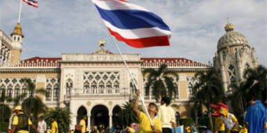 Demonstranten okkupieren Regierungssitz in Bangkok