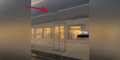 Trio surft in Wien auf U-Bahn-Dach