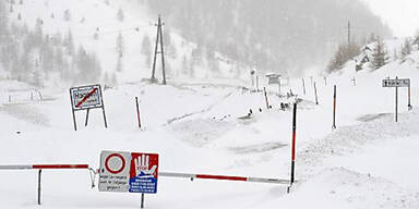 Neuschnee stürzt Tirol ins Chaos