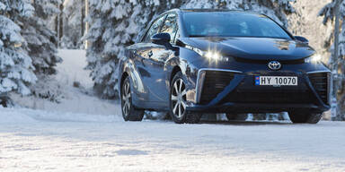 Brennstoffzellen-Toyota im Härtetest