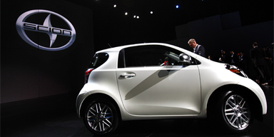 Wir kennen diesen Wagen nur als Toyota IQ. In den USA geht er für Toyotas "Jugendmarke" Scion an den Start. Bild: Reuters